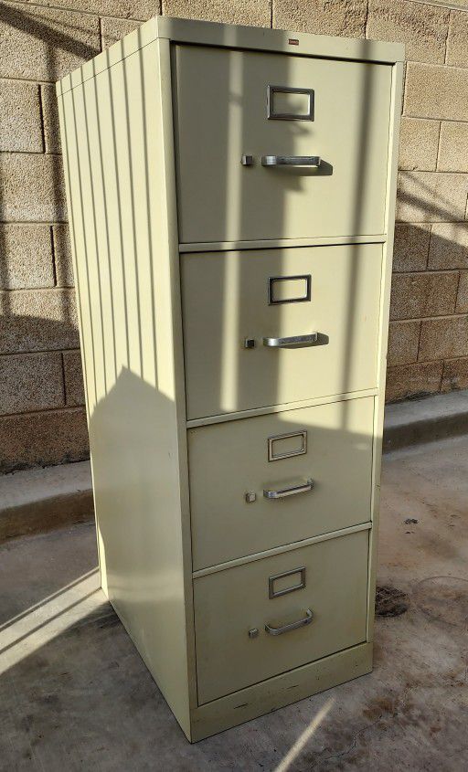 4-Drawer File Cabinet 