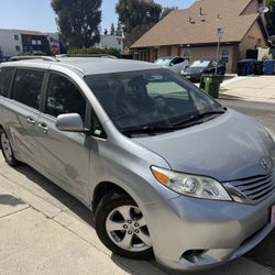 2017 Toyota Sienna 