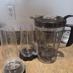 Nutribullet 2 cups, 2 blender blades and blender pitcher