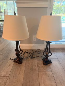Pair of Decorative Bronze Table Lamps – Excellent Condition