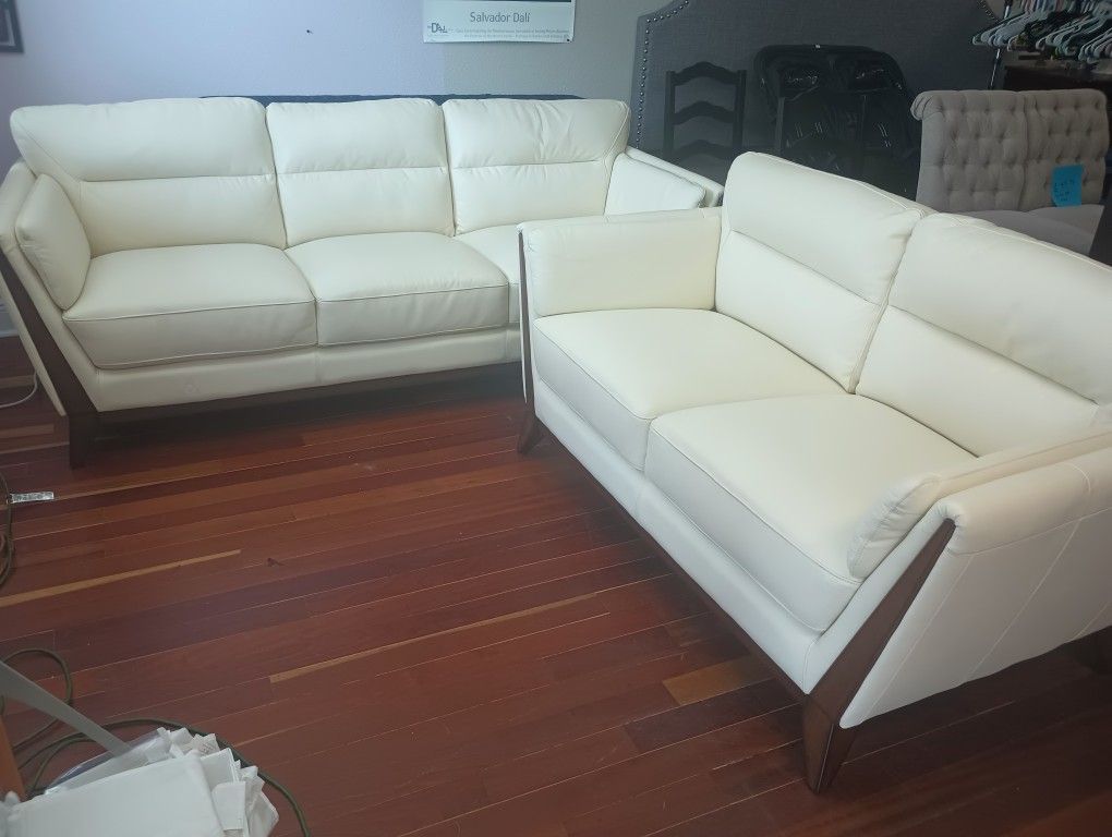 Rooms to Go Marchese Leather Sofa & Loveseat Set


