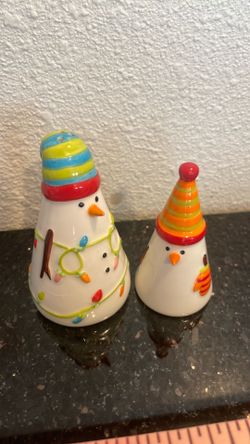 Crate &  Barrel Ceramic Snowman Salt & Pepper Shaker Christmas Set used