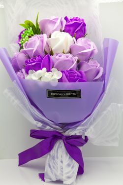BRAND NEW Valentine’s Day Dozen Roses Set Soap Flowers Bouquet - Purple