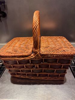 Pic Nic basket with plastic plates-glasses & cutlery