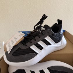 New Adidas Shoes Size 4