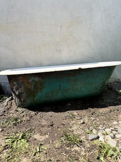 Make an offer! Vintage cast iron bath tub (rehab friendly)