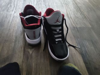 Air Jordan Max Aura2 Black Cement