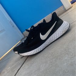 Black Nike Revolution Running Shoes