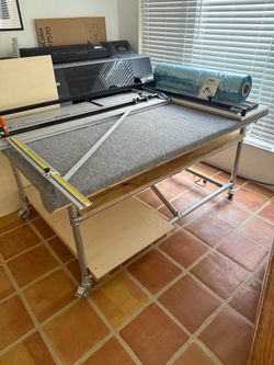 Heavy duty work table
