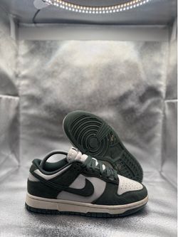 Nike dunk low vintage green
