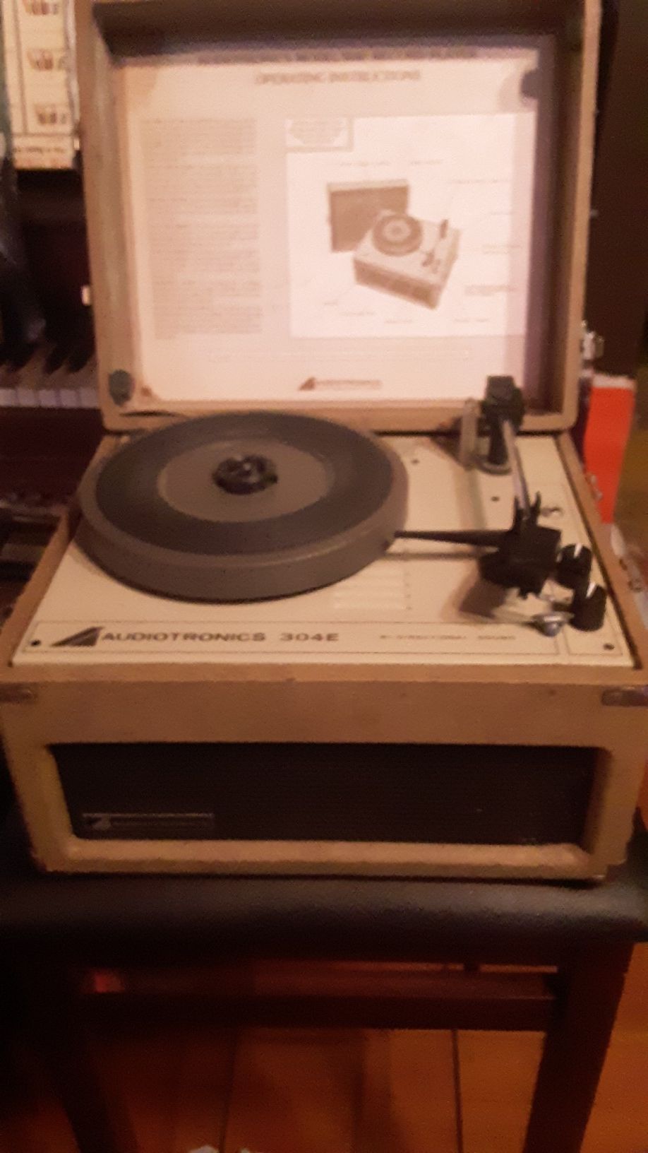 VINTAGE Audiotronics phonograph