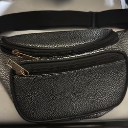 Adjustable fanny pack