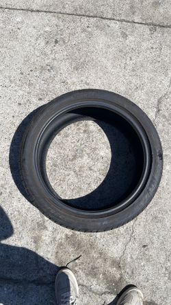 235/40/zr18 pirelli tire.