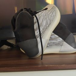 adidas Zapatillas Yeezy Quantum con cordones para hombre