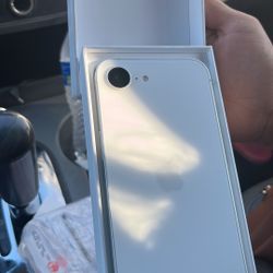 iPhone 16e 