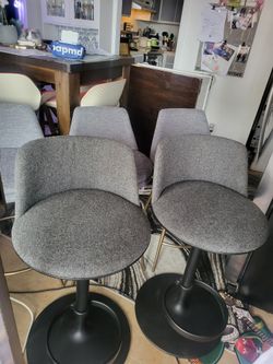 2 Barstool  Used Still  Good Condition   Can Go  Upper   32 "High 