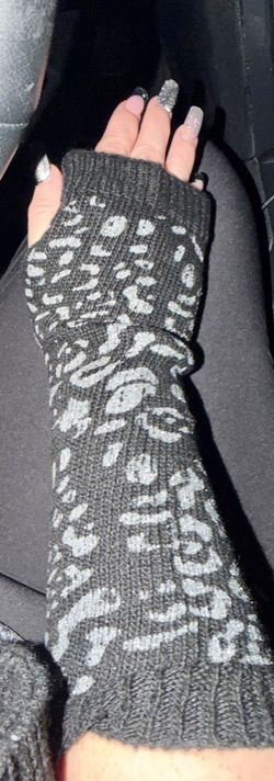 C.C Exclusive black and silver cheetah print fingerless gloves with thumb hole 