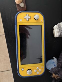 Nintendo Switch Lite Yellow