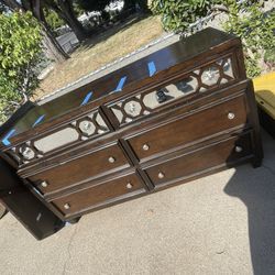 Dresser With Mirror 