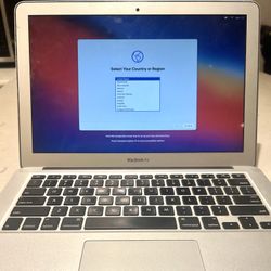 ALMOST NEW : MACBOOK AIR (13 Inches)