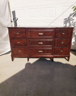 Dresser