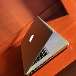 Apple MacBook Pro 13” I5/8GB/256GB SSD $140