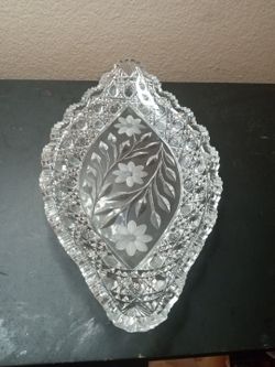 STUNNING 1880 American Brilliant Crystal 8"x14" Etched Bowl

The product is a stunning 1880 American Brilliant Crystal Etched Bowl. 