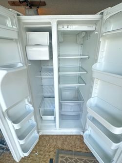 Fridgridaire Refrigerator Freezer