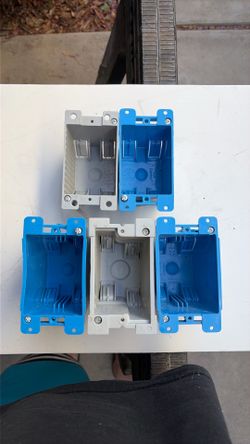 3 deep single gang remodel boxes and 2 standard single gang remodel boxes