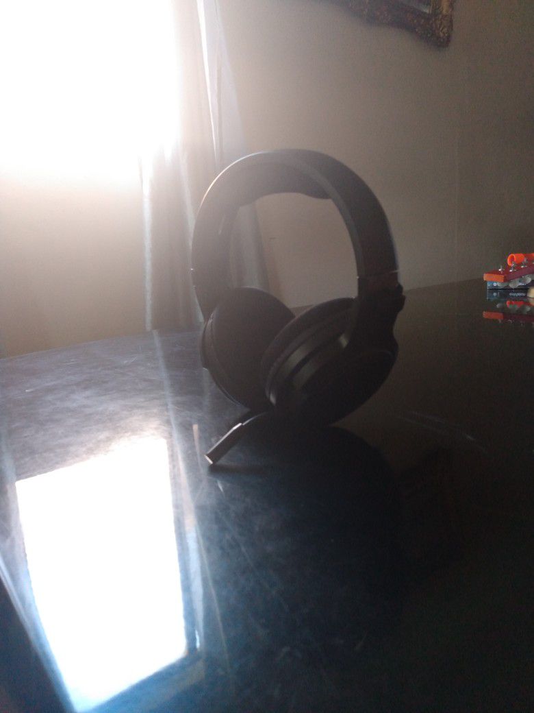 onn. Bluetooth Headphones with Mic for Gaming