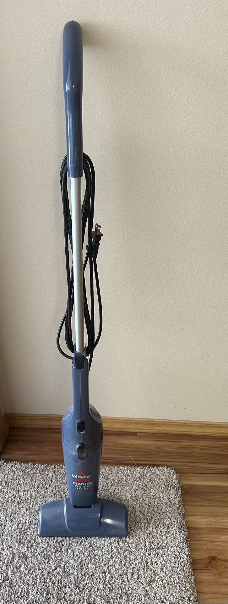 Bissell Featherweight Stick Lightweight Bagless Blue Vacuum in EUC from smoke and pet free home. PU near Canyon Lakes Golf Course