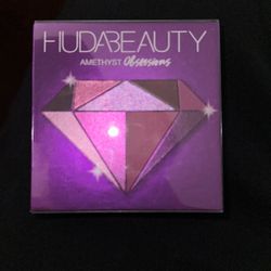 Huda beauty amethyst makeup palette
