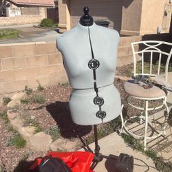Plus Size Adjustable Dress Form / Sewing Mannequin – Like New 