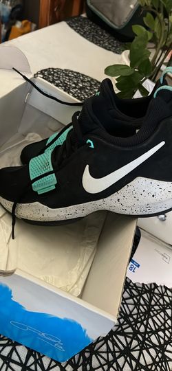 Nike basketball shoes for men 9.5