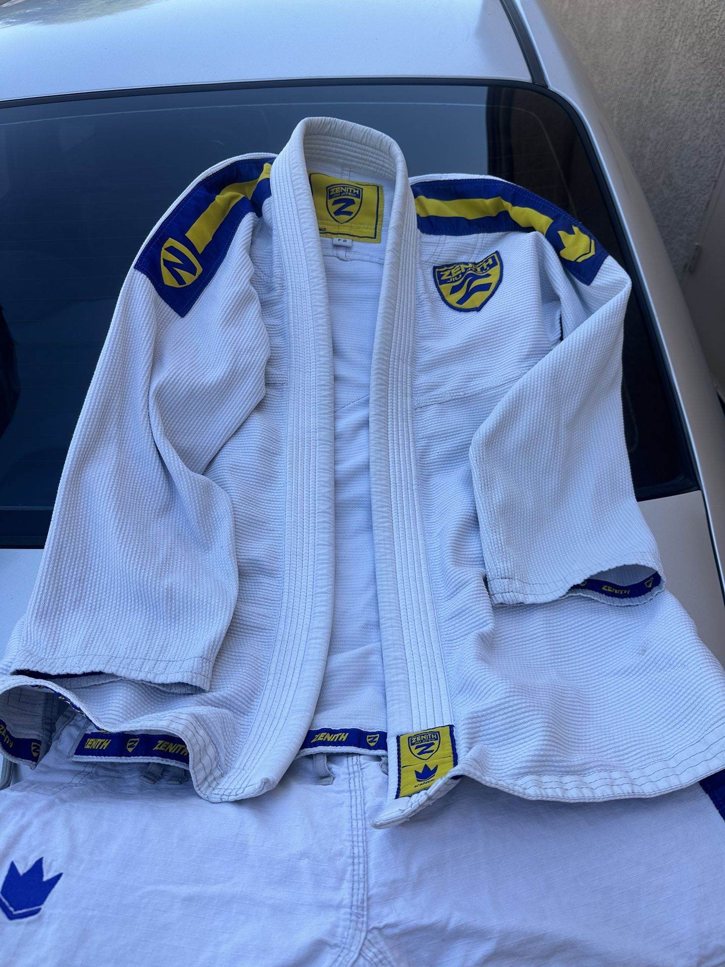 Zenith Bjj jiu jitsu traning gi, good Condition size F2