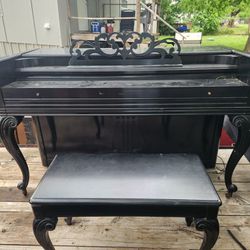 Everett Stand Up Piano With Bench