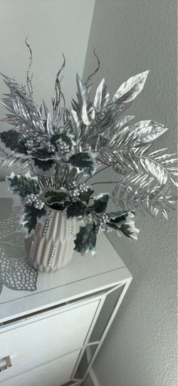 Modern Ribbed Ceramic Vase with Silver Glitter Foliage and Berry Branches Set