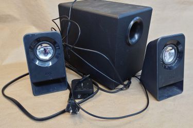 Z213 COMPACT 2.1 SPEAKER SYSTEM