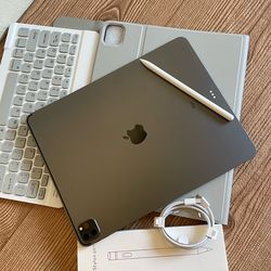 iPad Pro 12.9” (2020 model) 4th Generation 512GB with  keyboard case and pen & Accessories