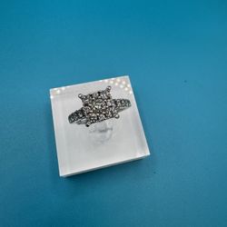 14kt, Cluster Diamond Ring 4.7g 