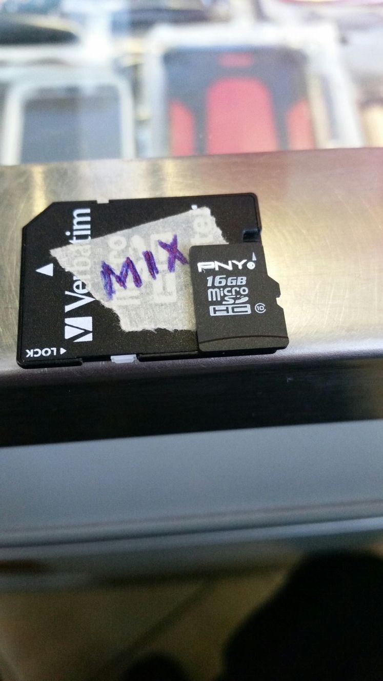 Memoria de 16 gigabais con mixes de todos los géneros y regiones en edpecial hoy 30