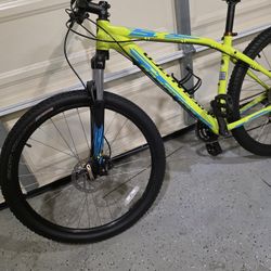 SPECIALIZED PITCH SPORT MOUNTAIN BIKE 