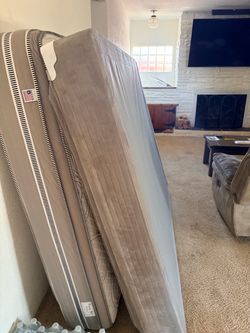 Queen mattress and box spring