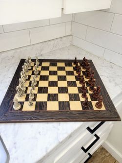 Nigri King Arthur (S-41) Themed Chess Set