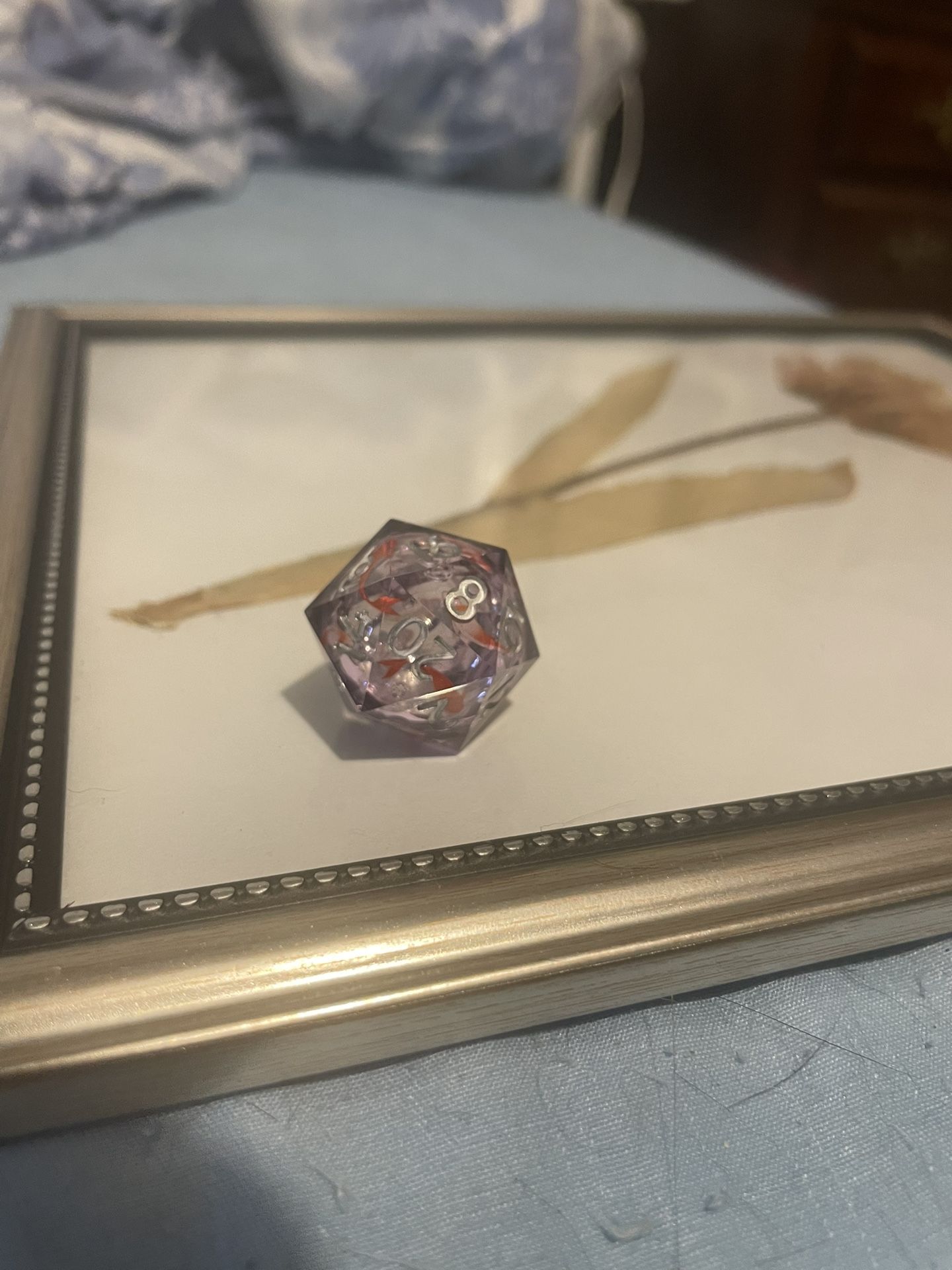 Fluid Filled Glitter Goldfish Dice Set