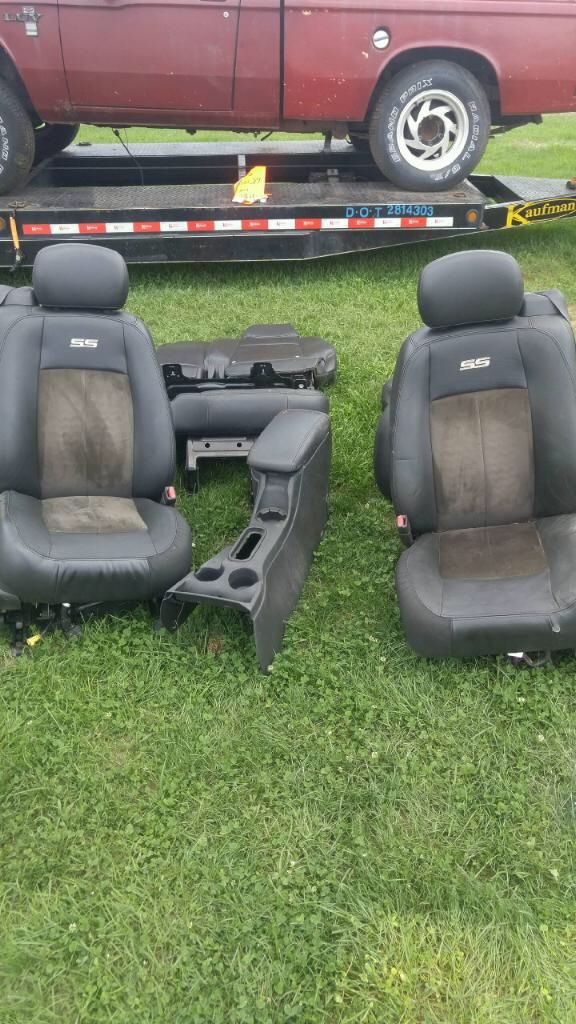 SS Trailblazer seats and center console