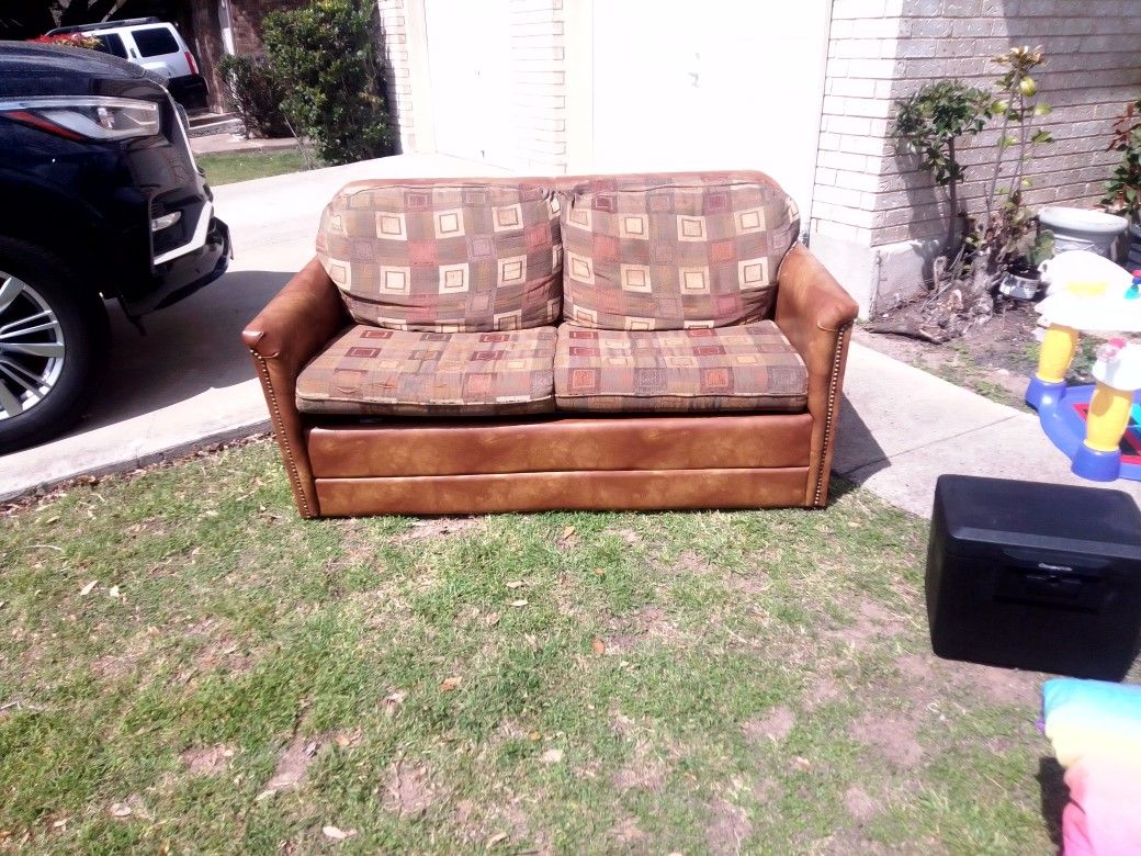 Twin Size Pull Out Couch
