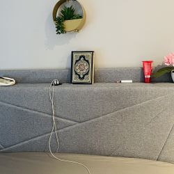 Queen Frame Bed With Matresses 