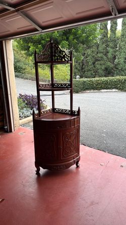 Corner chine  cabinet