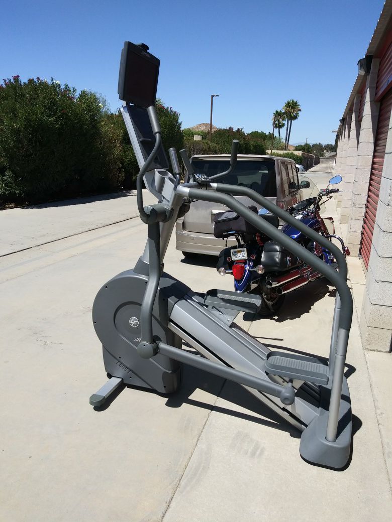 Life Fitness Commercial Summit Trainer with. HDTV
